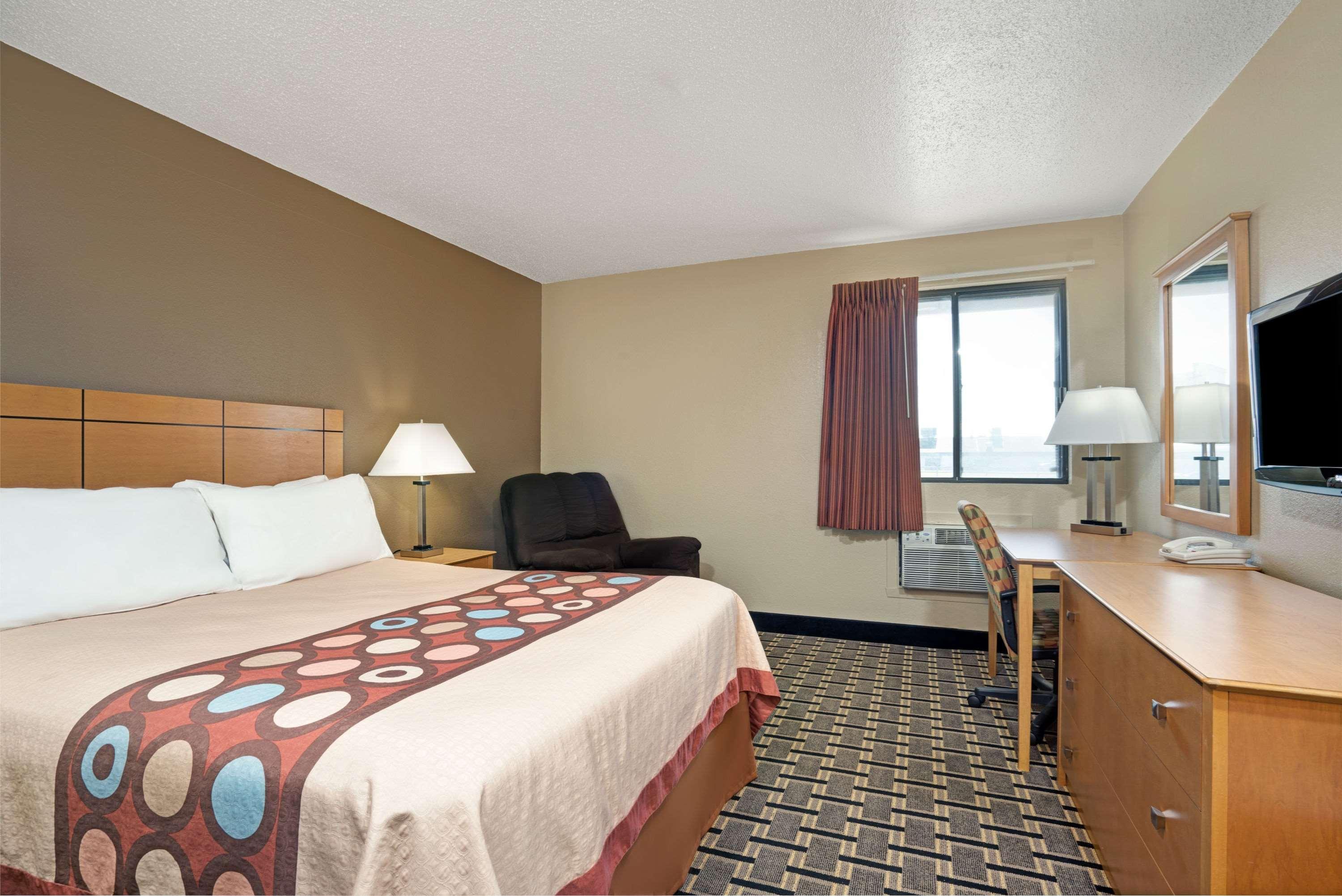 Hotel Super 8 By Wyndham Melrose Esterno foto