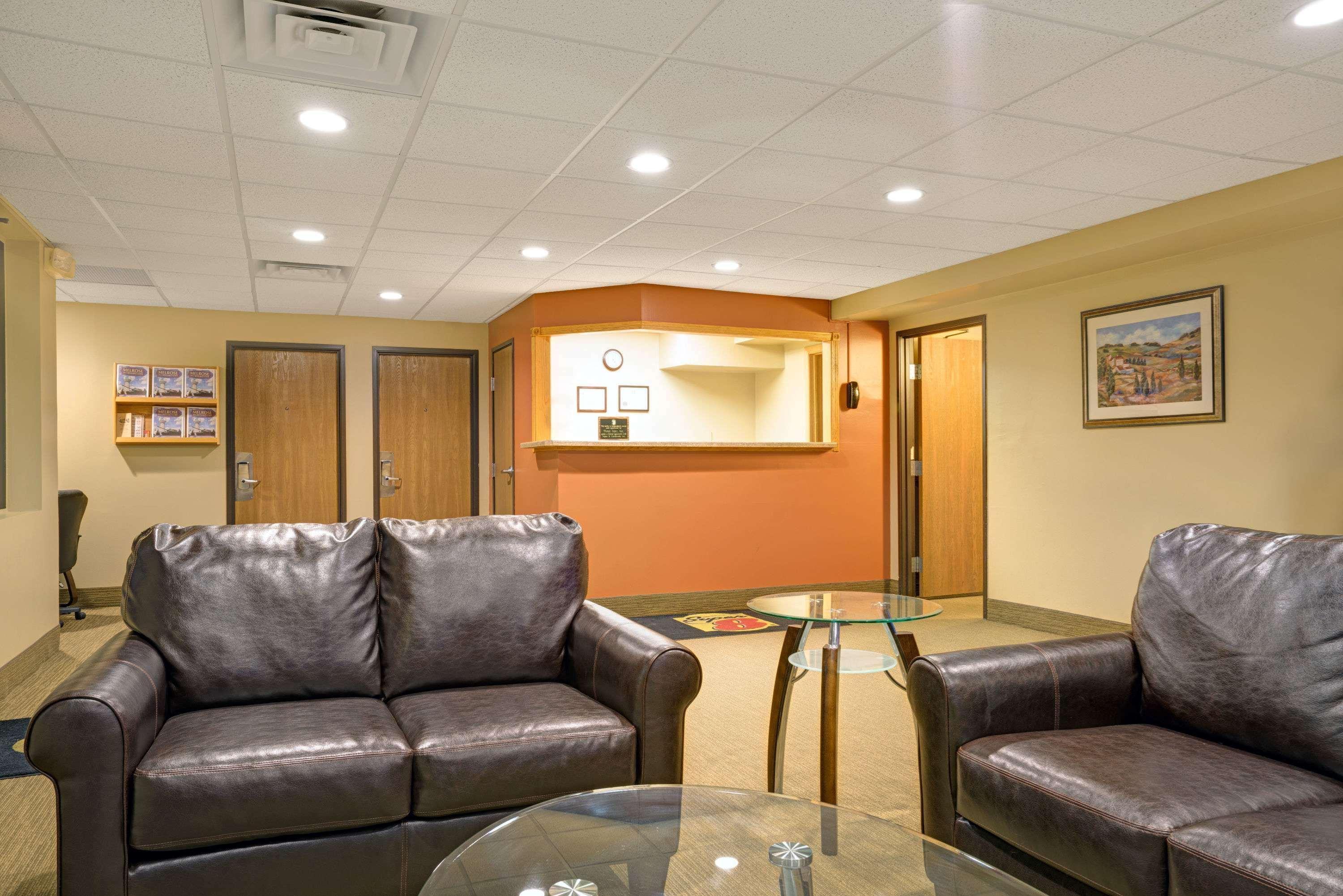 Hotel Super 8 By Wyndham Melrose Esterno foto